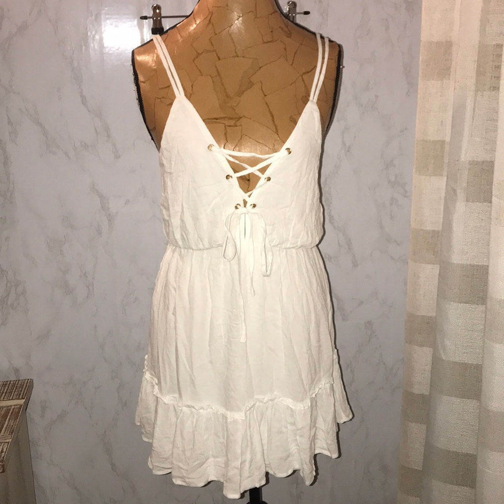 White dress - Picture 6 of 8